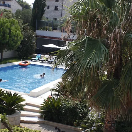 Geraeumige Mit Meerblick Vom Sonnenbalkon Appartement Splitska