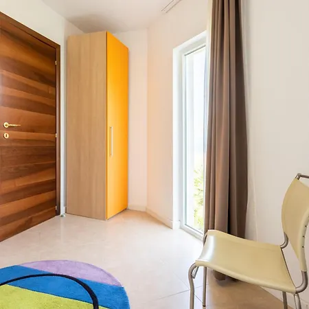 Appartement Geraeumige Mit Meerblick Vom Sonnenbalkon