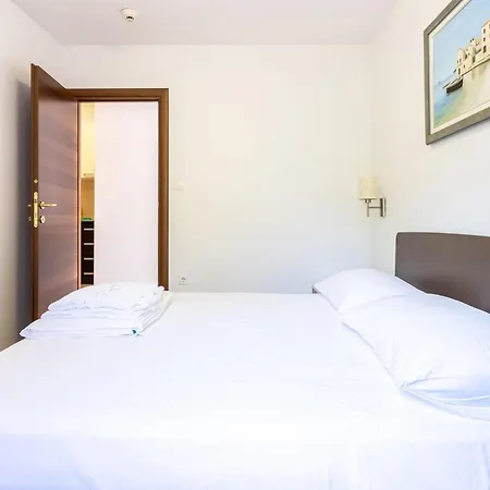 Geraeumige Mit Meerblick Vom Sonnenbalkon Appartement